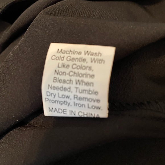 Black V-Neck Plus SZ Top. 3X - Picture 6 of 6